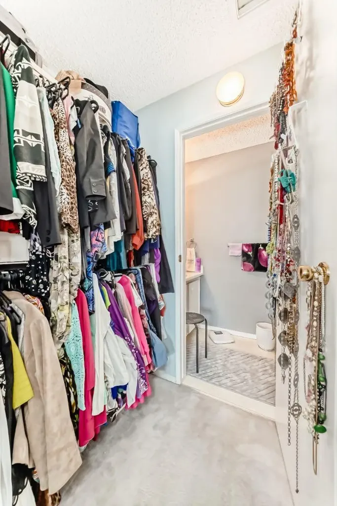 51 Cedar Springs Gardens SW Calgary AB T2W 5J9