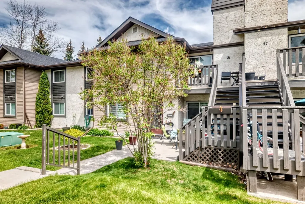 51 Cedar Springs Gardens SW Calgary AB T2W 5J9