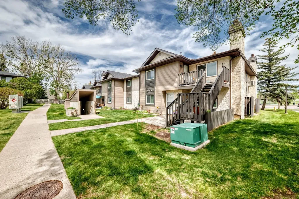 51 Cedar Springs Gardens SW Calgary AB T2W 5J9
