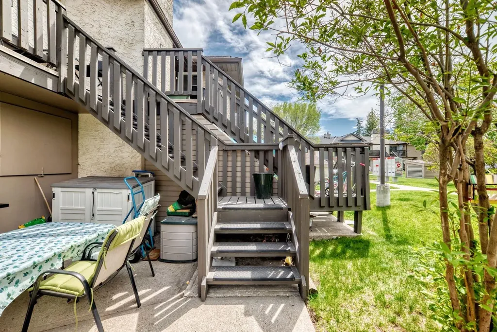 51 Cedar Springs Gardens SW Calgary AB T2W 5J9
