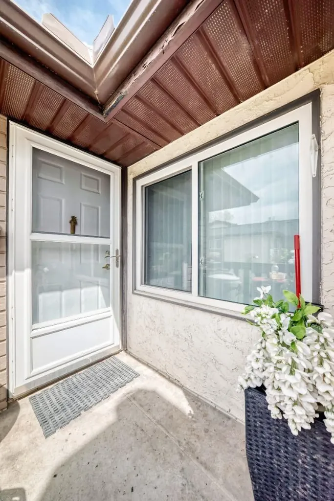 51 Cedar Springs Gardens SW Calgary AB T2W 5J9