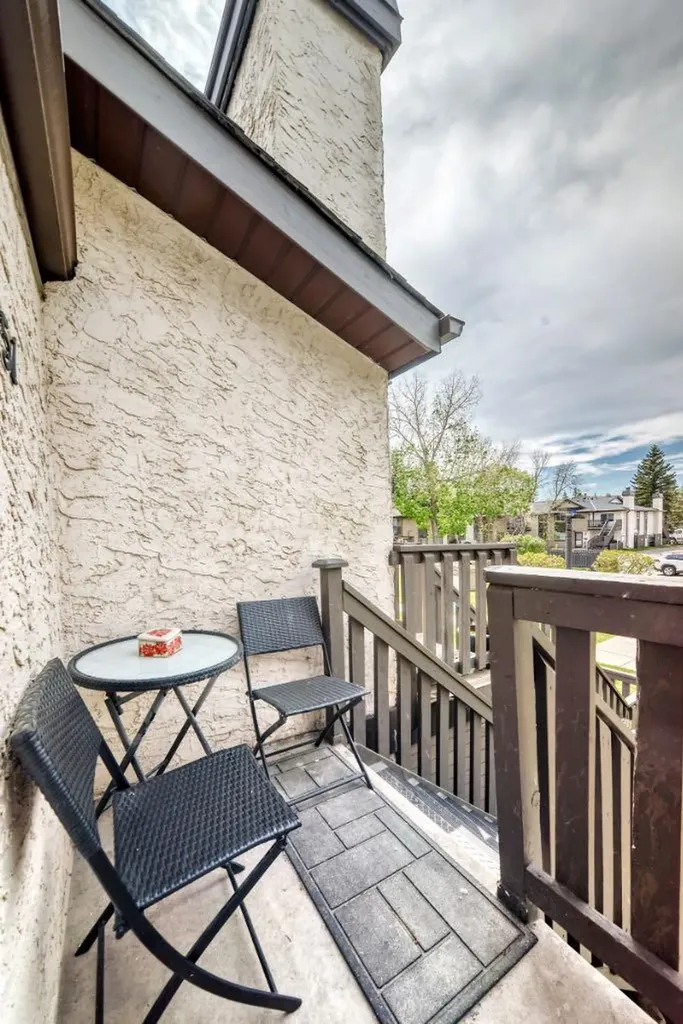 51 Cedar Springs Gardens SW Calgary AB T2W 5J9