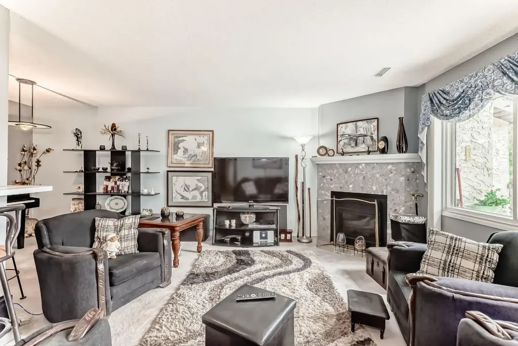 51 Cedar Springs Gardens SW Calgary AB T2W 5J9
