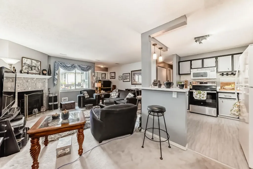 51 Cedar Springs Gardens SW Calgary AB T2W 5J9