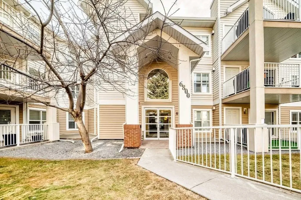 6800 Hunterview Drive NW Calgary AB T2K 6K5