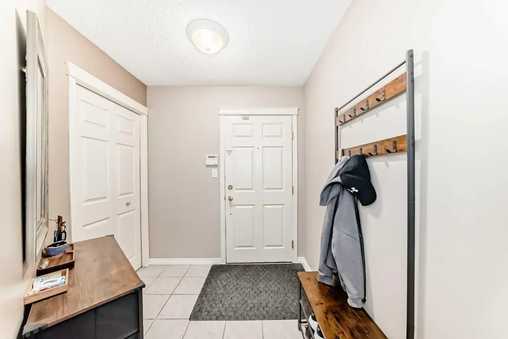 6800 Hunterview Drive NW Calgary AB T2K 6K5