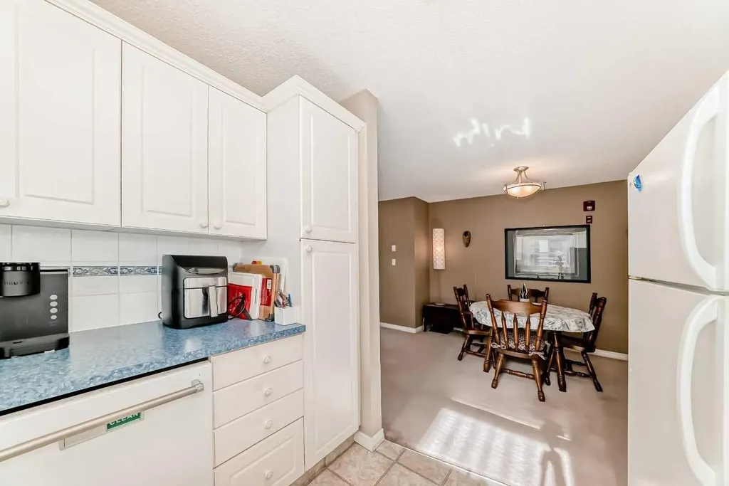 6800 Hunterview Drive NW Calgary AB T2K 6K5