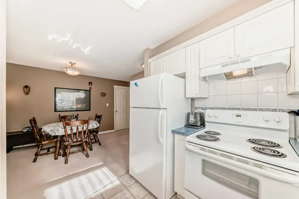 6800 Hunterview Drive NW Calgary AB T2K 6K5