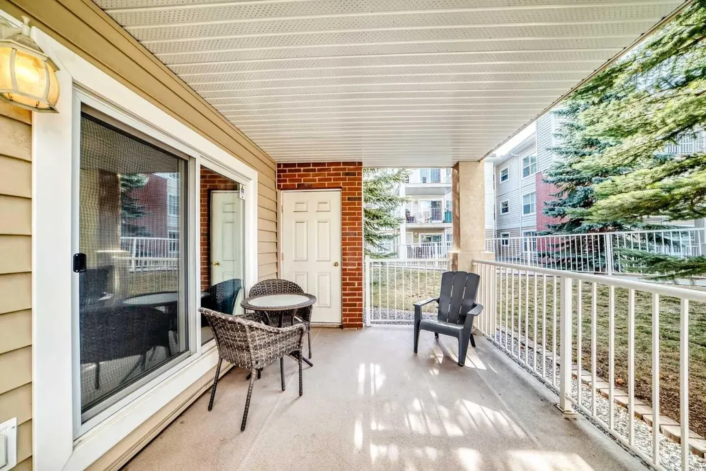 6800 Hunterview Drive NW Calgary AB T2K 6K5