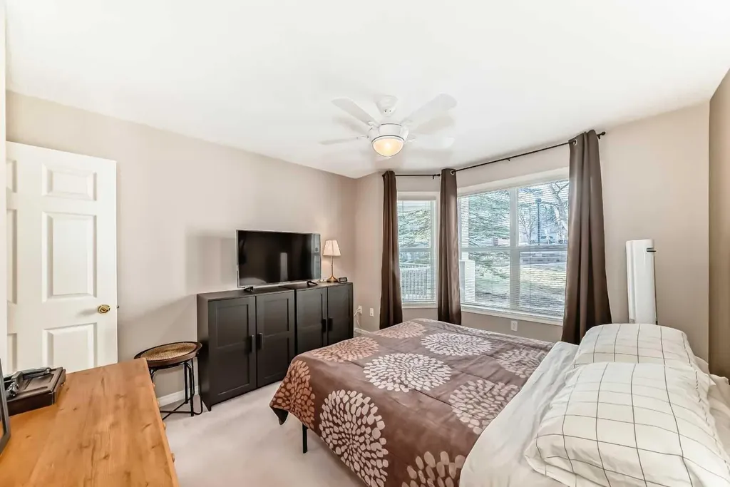 6800 Hunterview Drive NW Calgary AB T2K 6K5