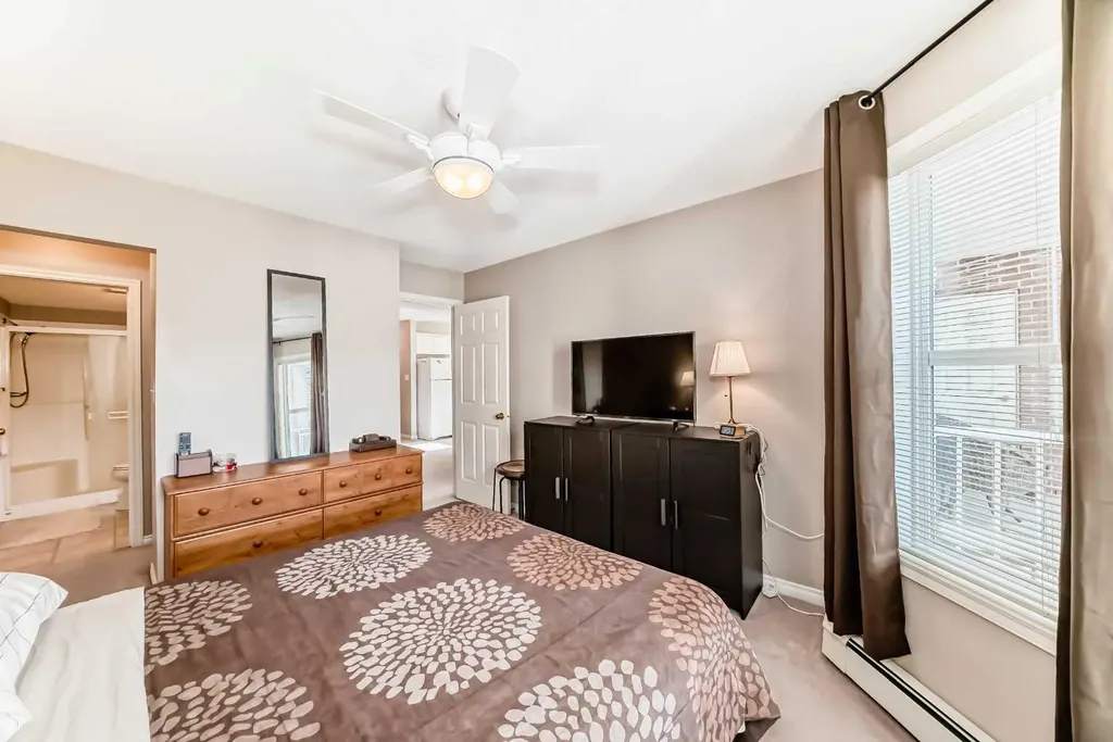 6800 Hunterview Drive NW Calgary AB T2K 6K5