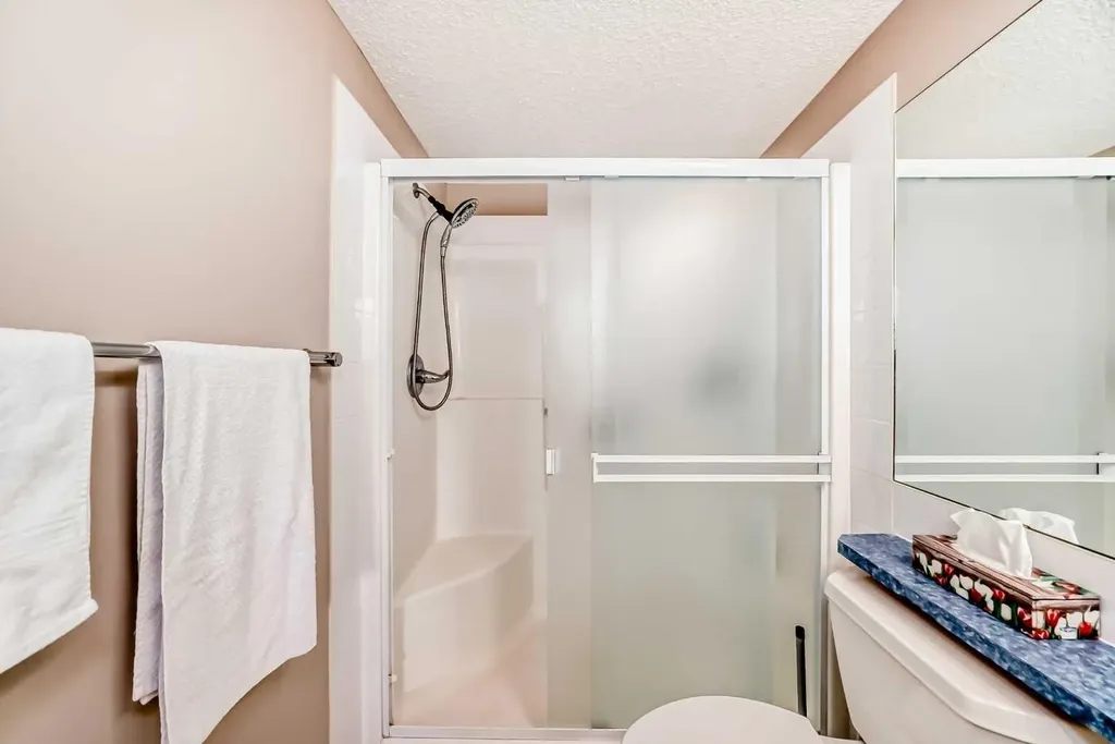 6800 Hunterview Drive NW Calgary AB T2K 6K5