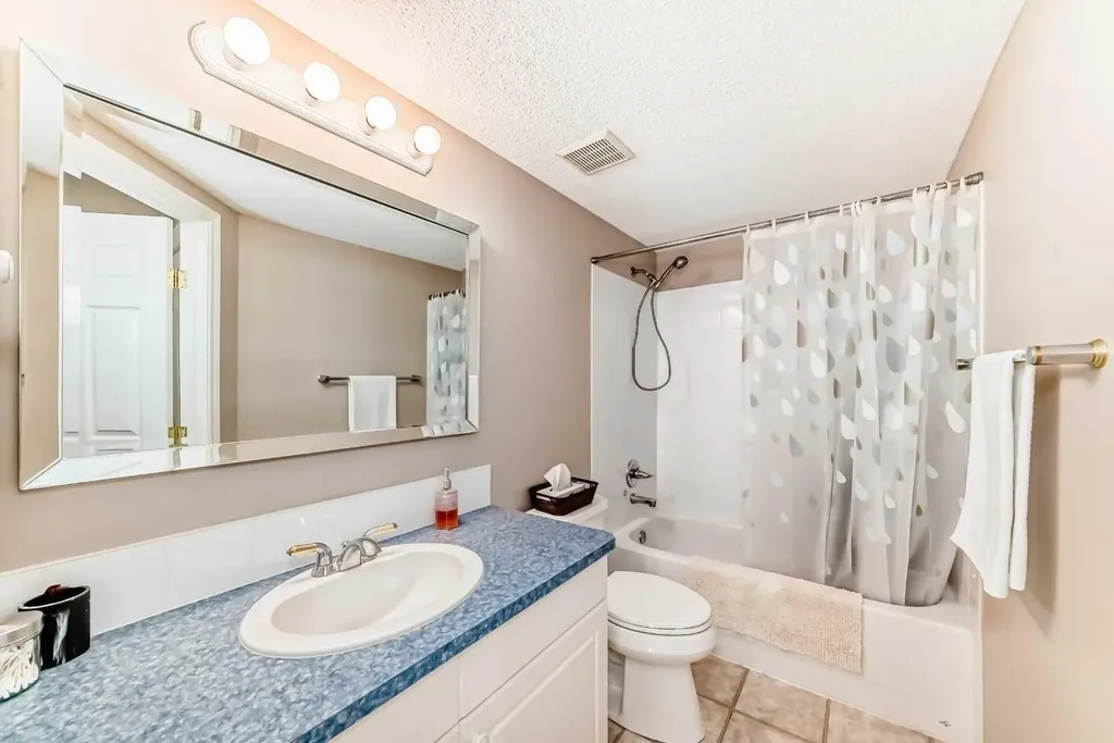 6800 Hunterview Drive NW Calgary AB T2K 6K5