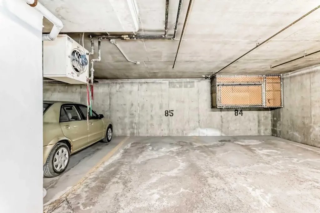 6800 Hunterview Drive NW Calgary AB T2K 6K5