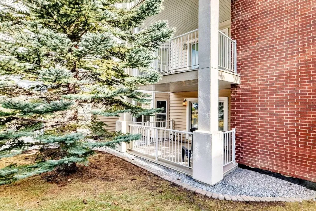 6800 Hunterview Drive NW Calgary AB T2K 6K5