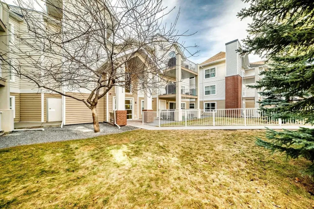 6800 Hunterview Drive NW Calgary AB T2K 6K5