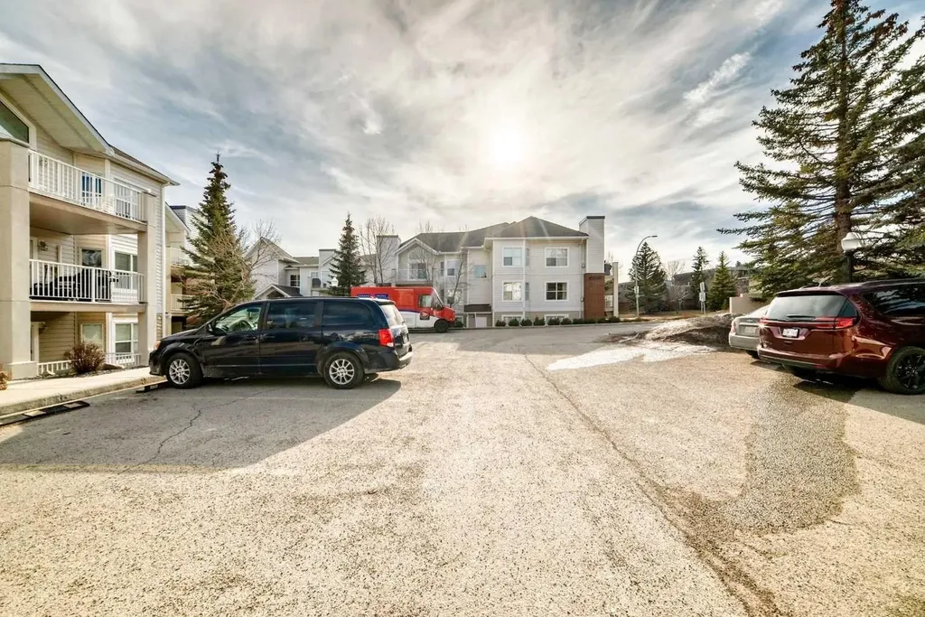 6800 Hunterview Drive NW Calgary AB T2K 6K5