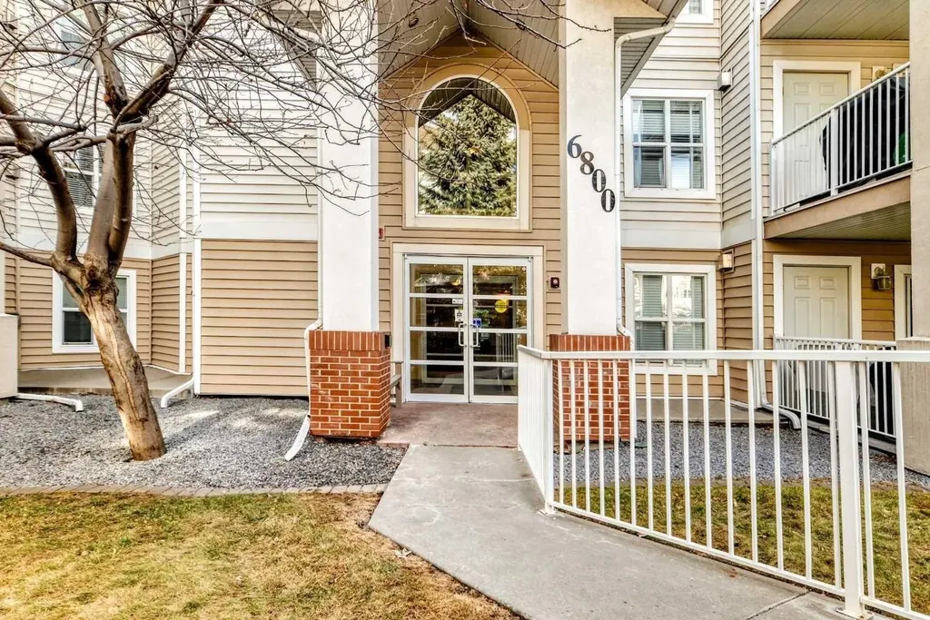 6800 Hunterview Drive NW Calgary AB T2K 6K5