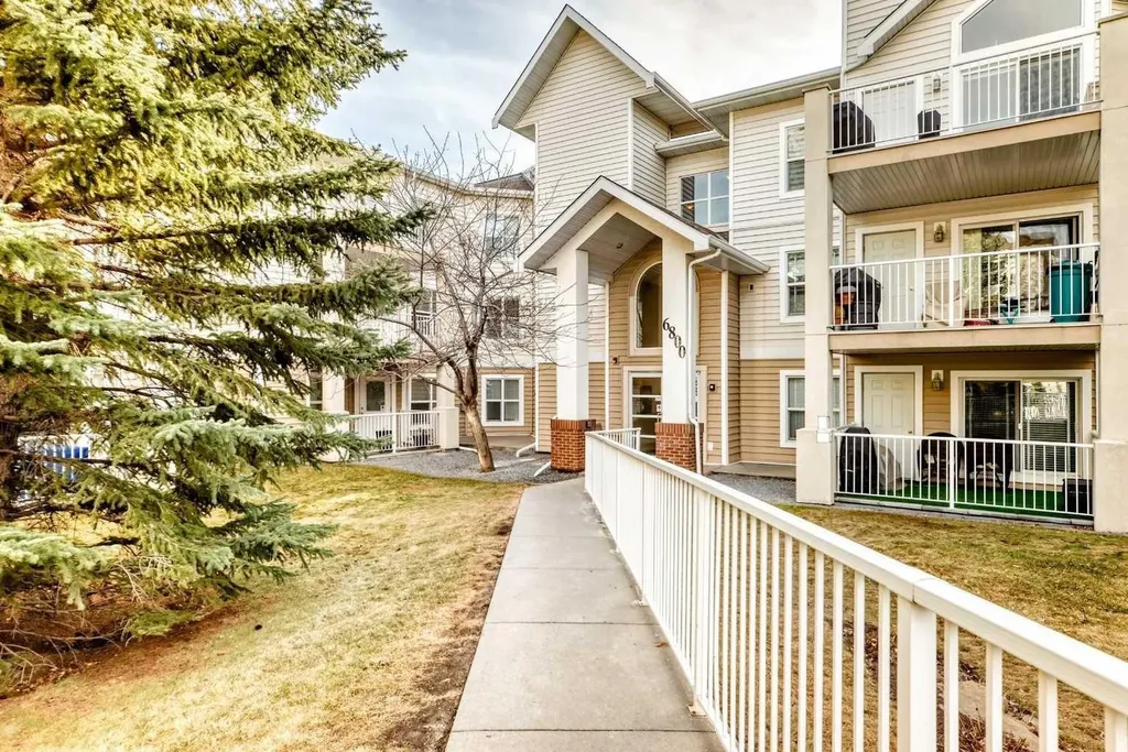 6800 Hunterview Drive NW Calgary AB T2K 6K5