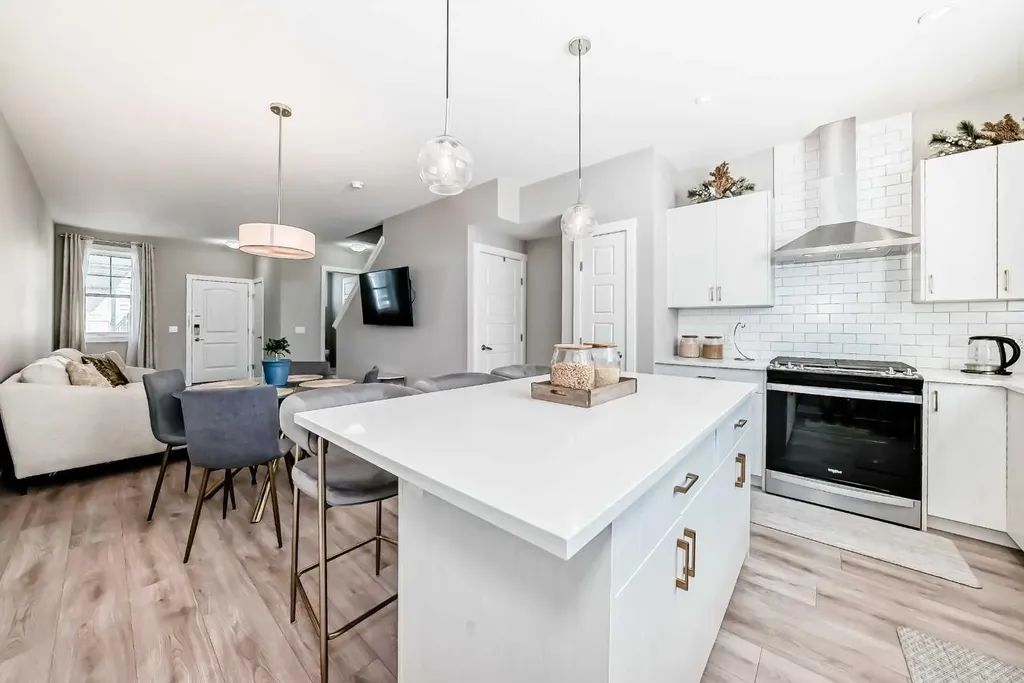 410 Cranbrook Walk SE Calgary AB T3M 2V5