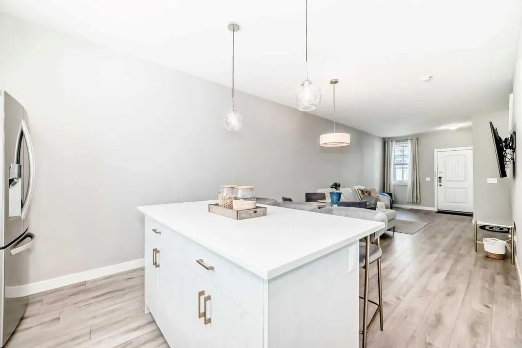 410 Cranbrook Walk SE Calgary AB T3M 2V5