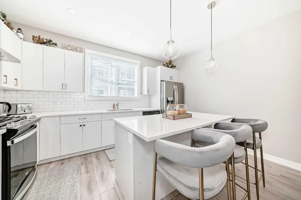 410 Cranbrook Walk SE Calgary AB T3M 2V5