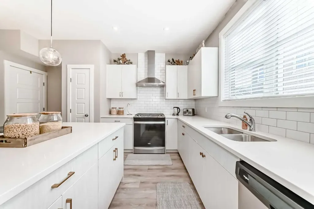 410 Cranbrook Walk SE Calgary AB T3M 2V5