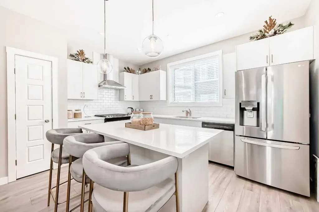 410 Cranbrook Walk SE Calgary AB T3M 2V5