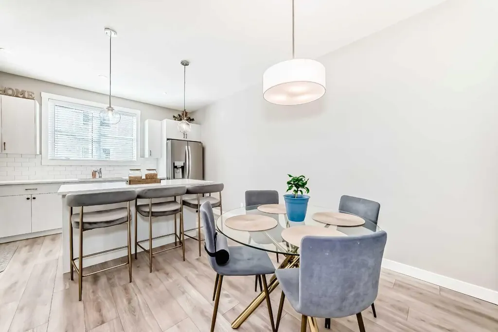 410 Cranbrook Walk SE Calgary AB T3M 2V5