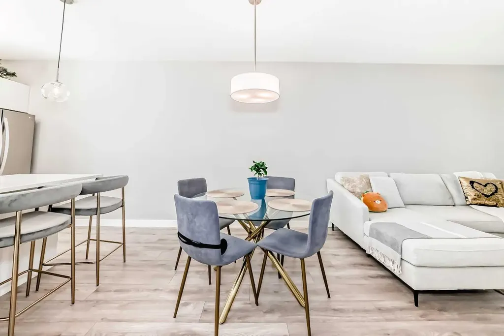 410 Cranbrook Walk SE Calgary AB T3M 2V5