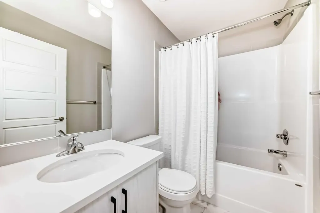 410 Cranbrook Walk SE Calgary AB T3M 2V5
