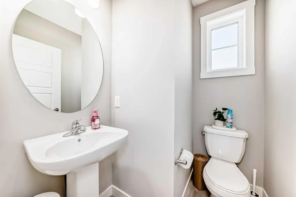 410 Cranbrook Walk SE Calgary AB T3M 2V5