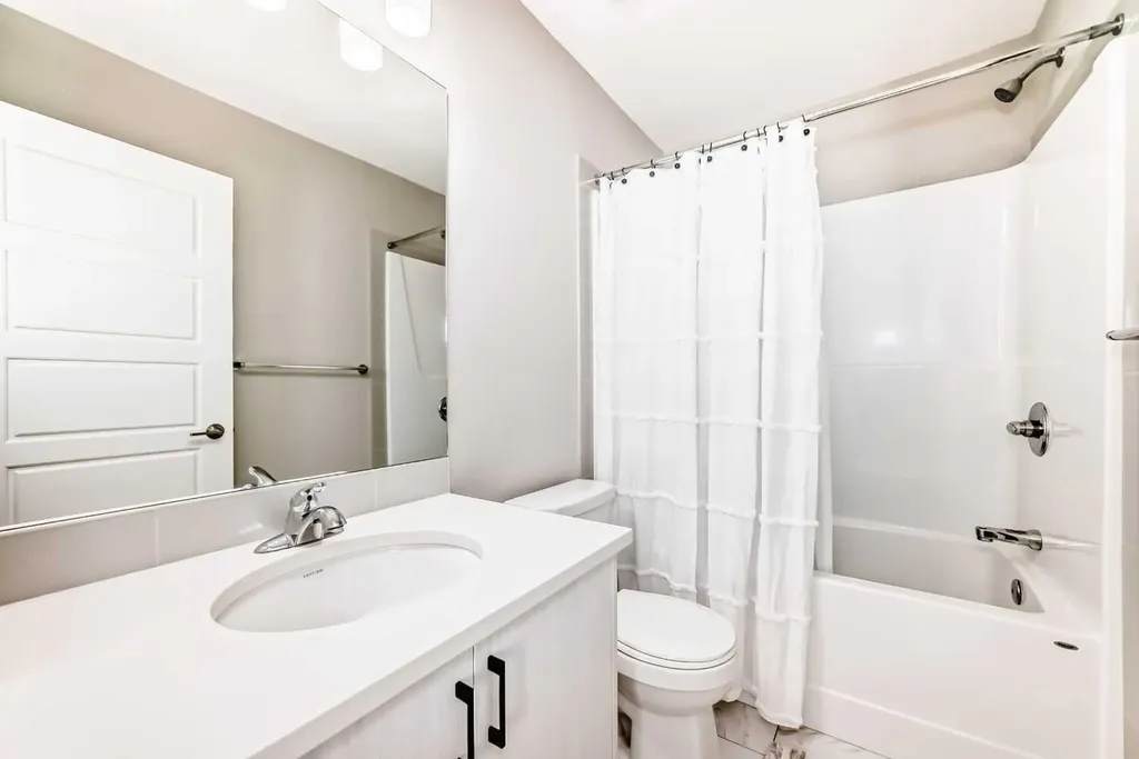 410 Cranbrook Walk SE Calgary AB T3M 2V5