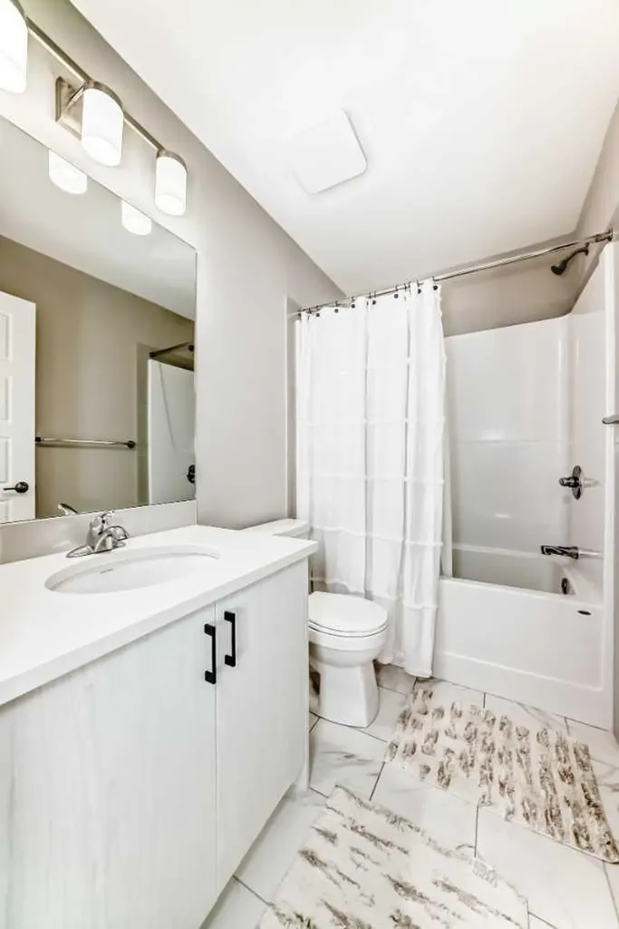 410 Cranbrook Walk SE Calgary AB T3M 2V5