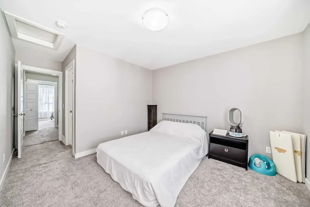 410 Cranbrook Walk SE Calgary AB T3M 2V5