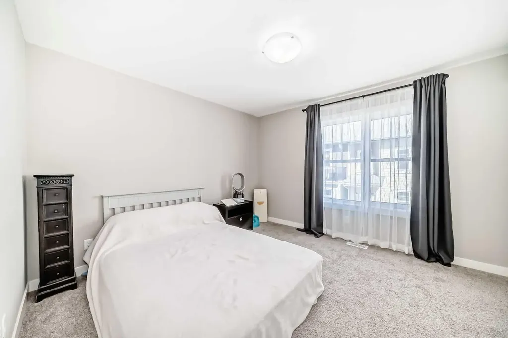 410 Cranbrook Walk SE Calgary AB T3M 2V5