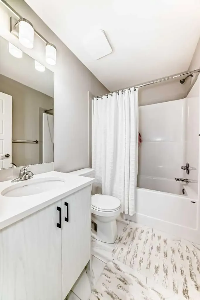 410 Cranbrook Walk SE Calgary AB T3M 2V5