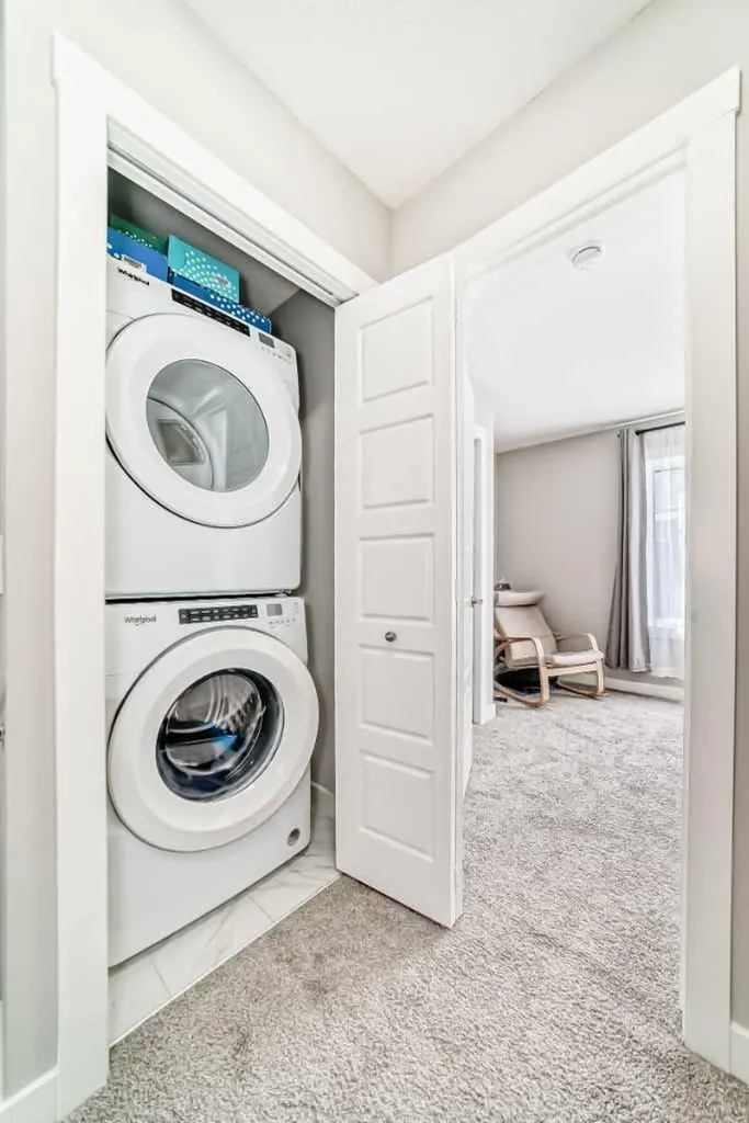 410 Cranbrook Walk SE Calgary AB T3M 2V5
