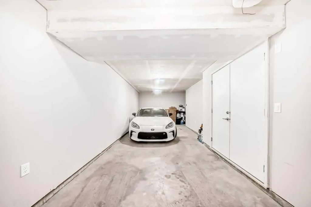 410 Cranbrook Walk SE Calgary AB T3M 2V5