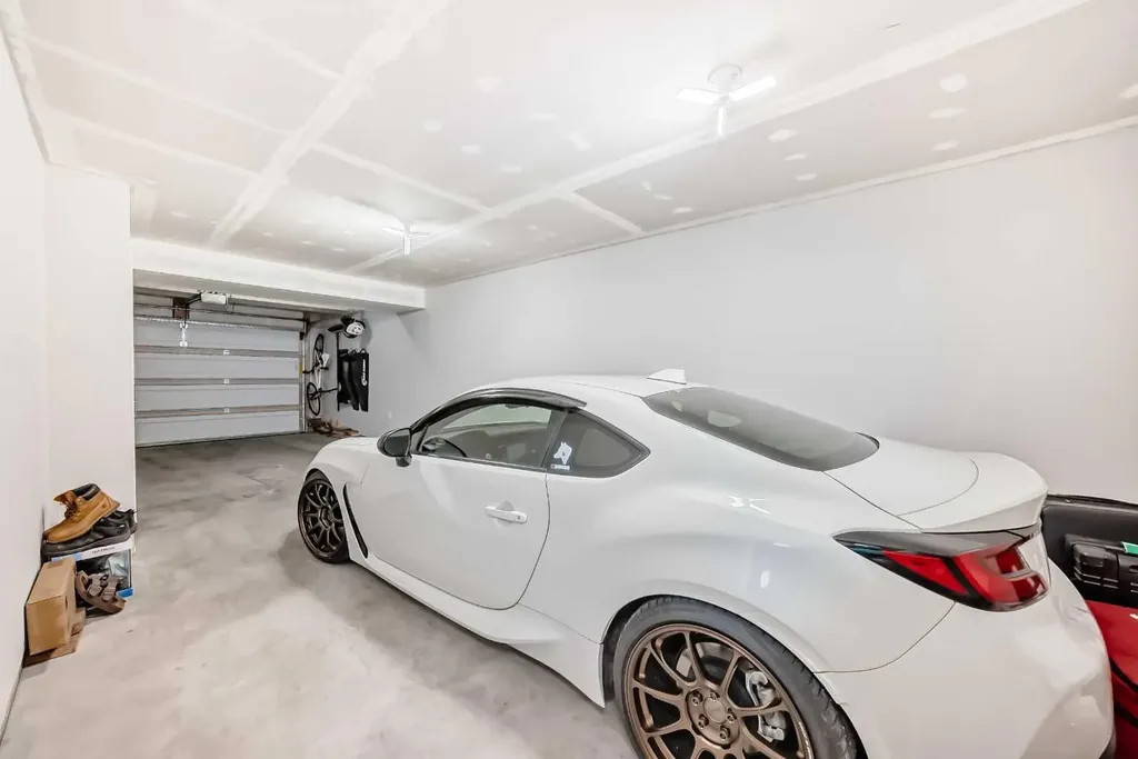 410 Cranbrook Walk SE Calgary AB T3M 2V5