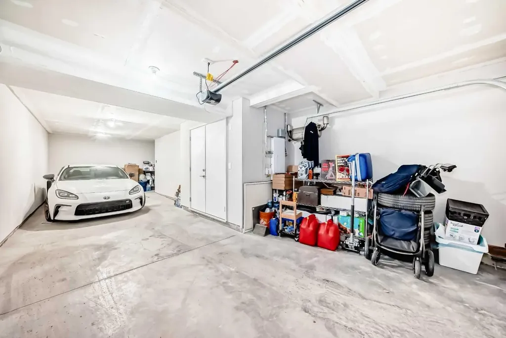 410 Cranbrook Walk SE Calgary AB T3M 2V5