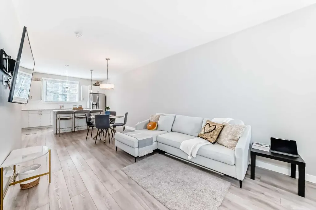 410 Cranbrook Walk SE Calgary AB T3M 2V5