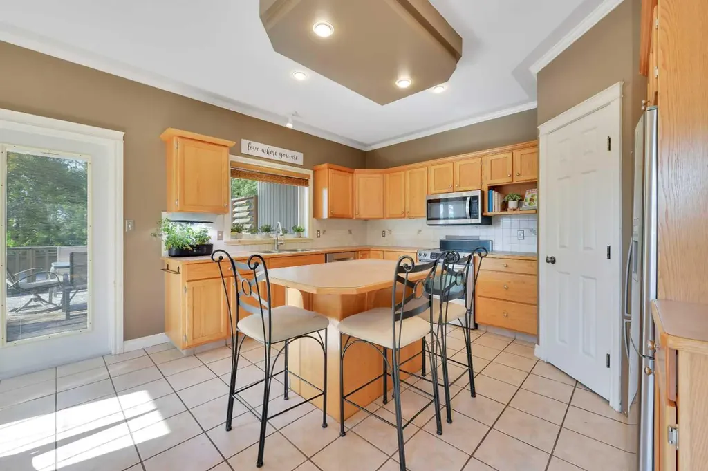 1 Spruce Close Lacombe AB T4L 2L3