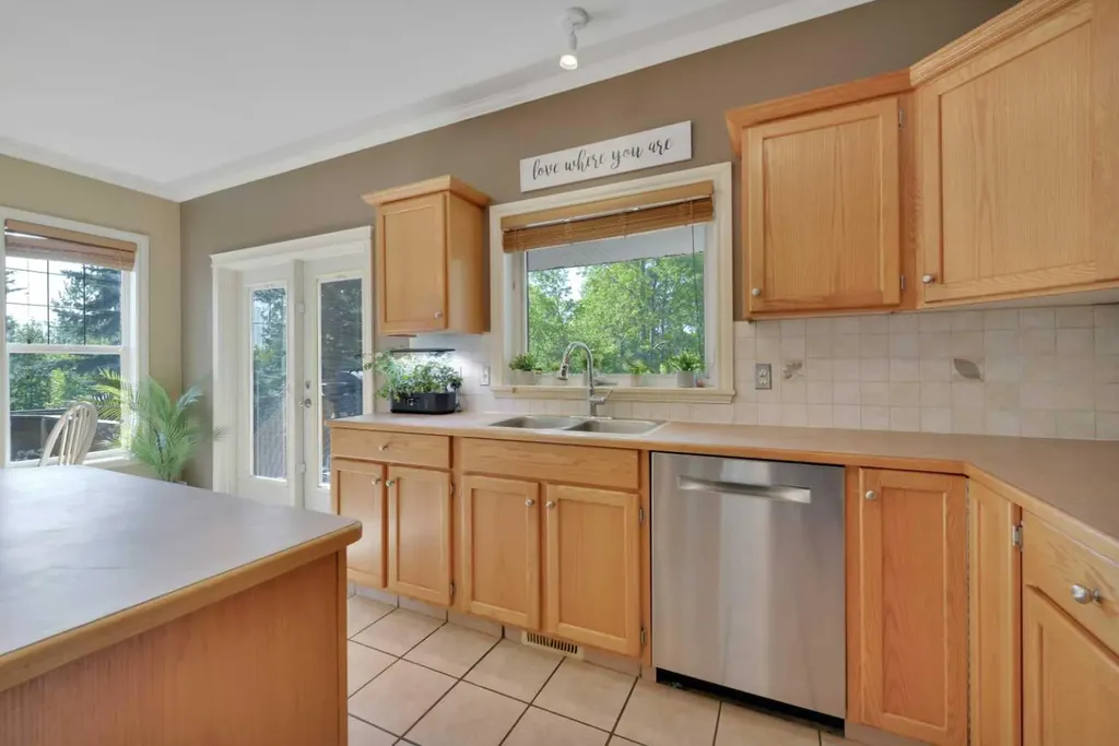 1 Spruce Close Lacombe AB T4L 2L3