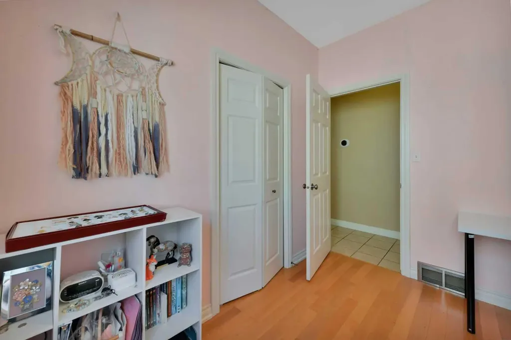 1 Spruce Close Lacombe AB T4L 2L3
