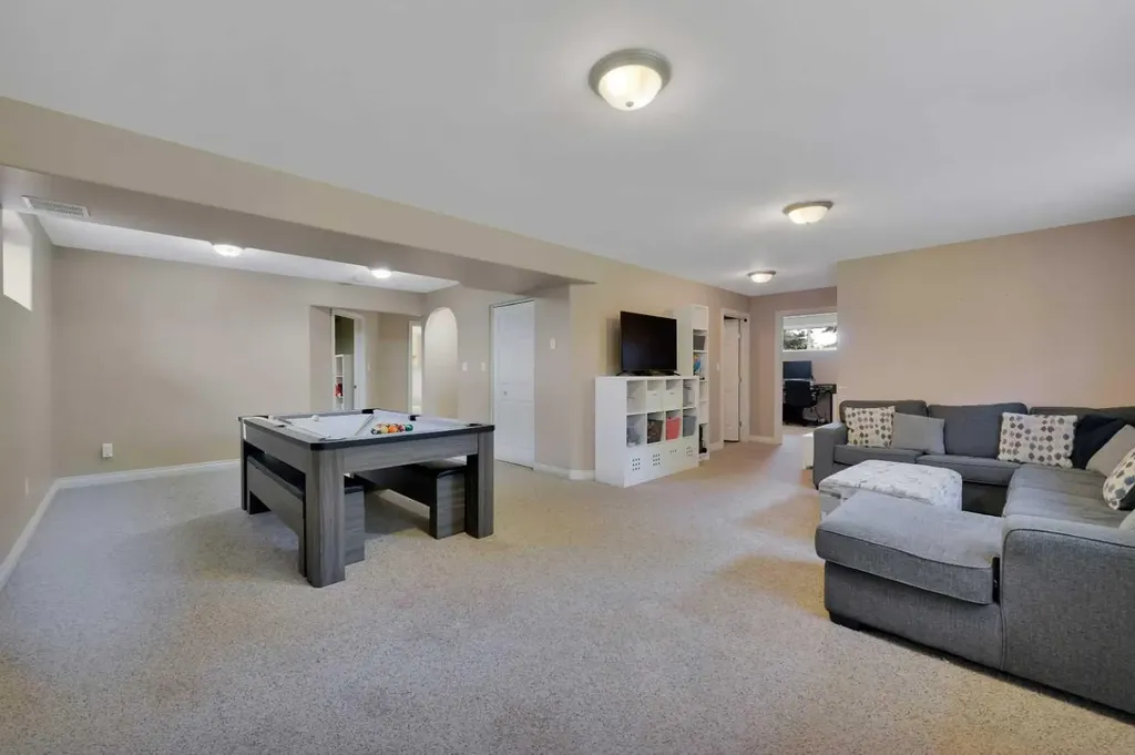 1 Spruce Close Lacombe AB T4L 2L3