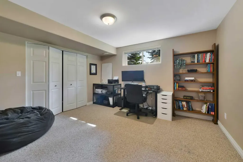 1 Spruce Close Lacombe AB T4L 2L3