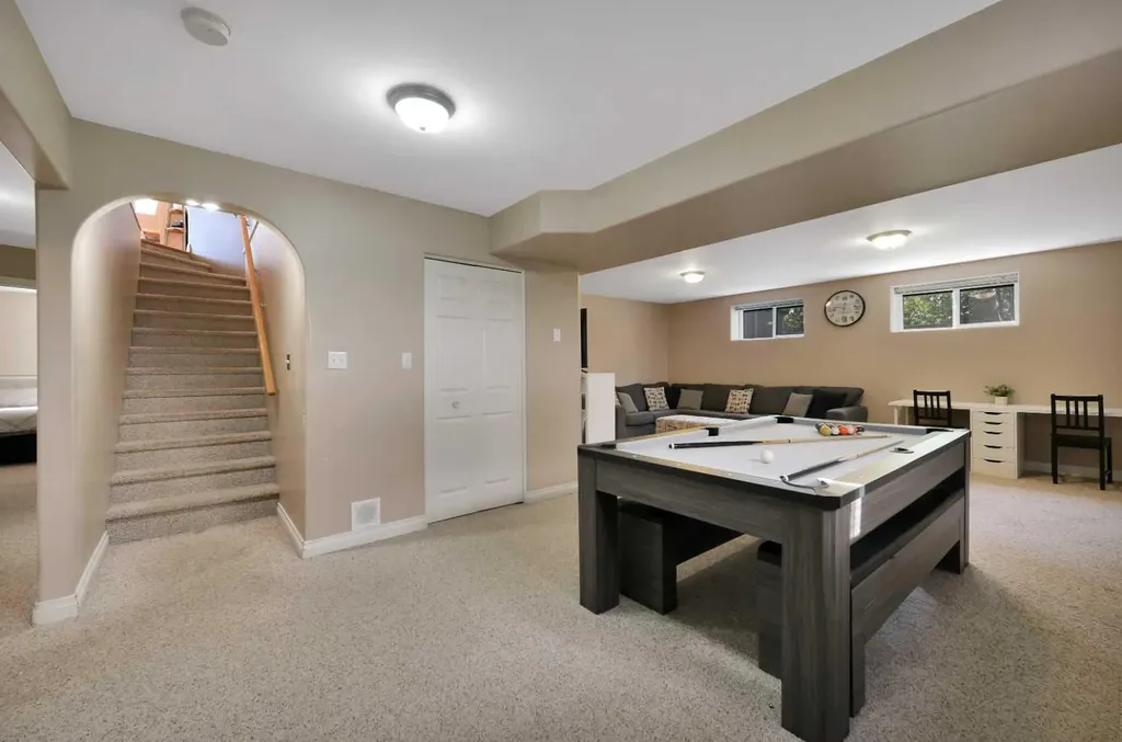 1 Spruce Close Lacombe AB T4L 2L3