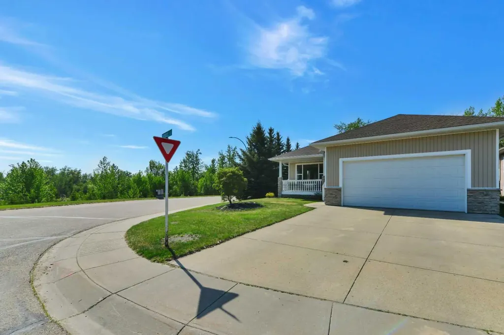1 Spruce Close Lacombe AB T4L 2L3
