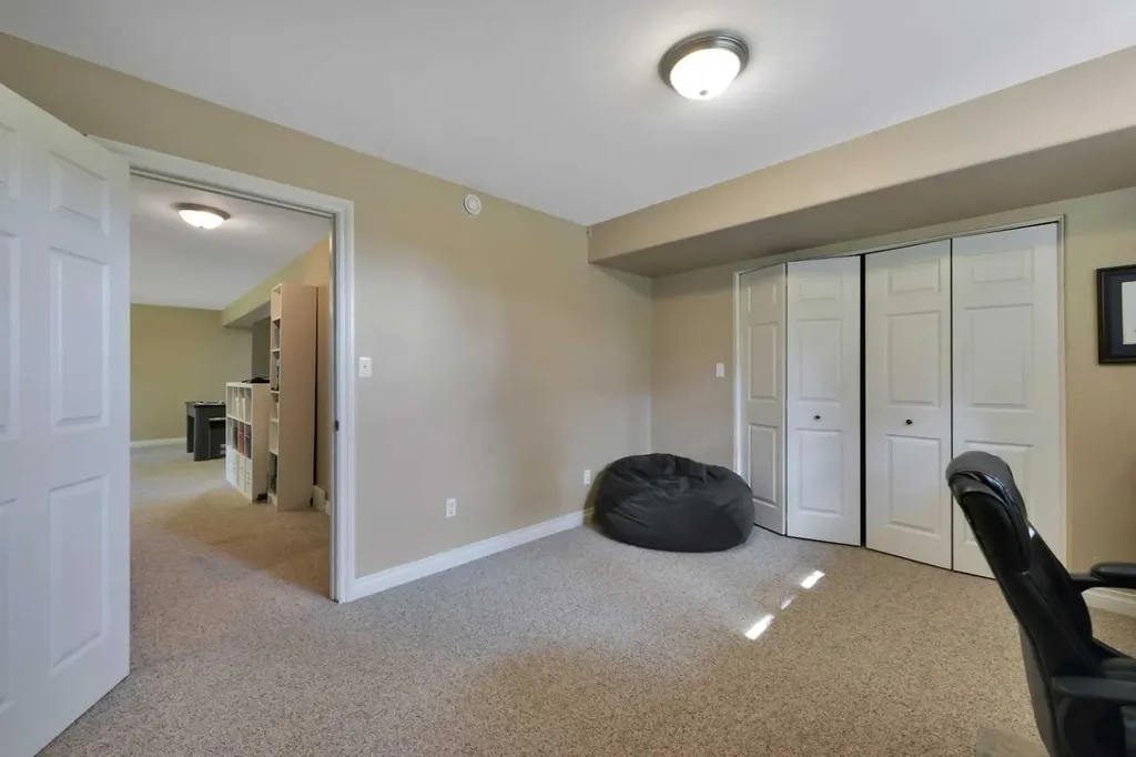 1 Spruce Close Lacombe AB T4L 2L3